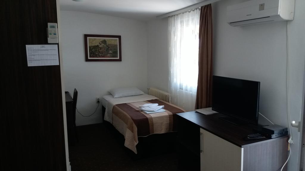 Gros Hotel - Leskovac ليسكوفاك المظهر الخارجي الصورة