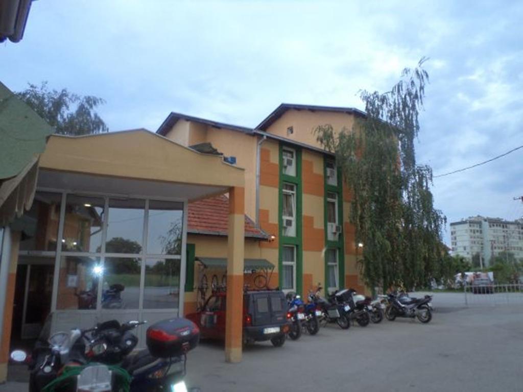 Gros Hotel - Leskovac ليسكوفاك المظهر الخارجي الصورة